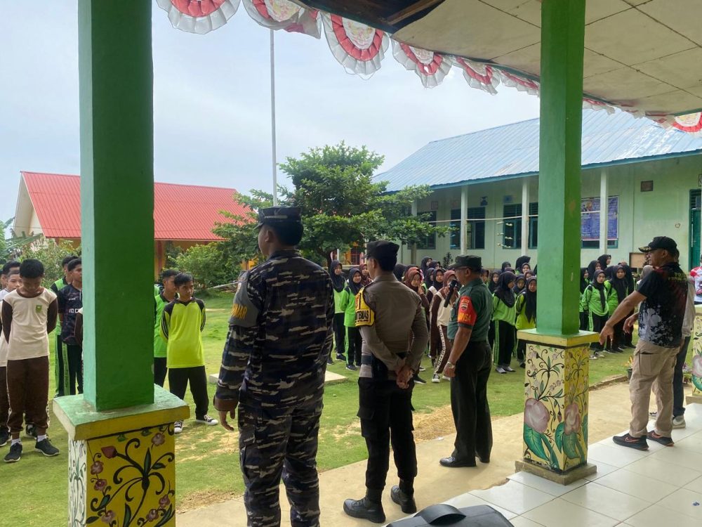 Kolaborasi Bersama TNI-AL dan Polsek, Babinsa Sertu Chaniago Seleksi Calon Paskibra