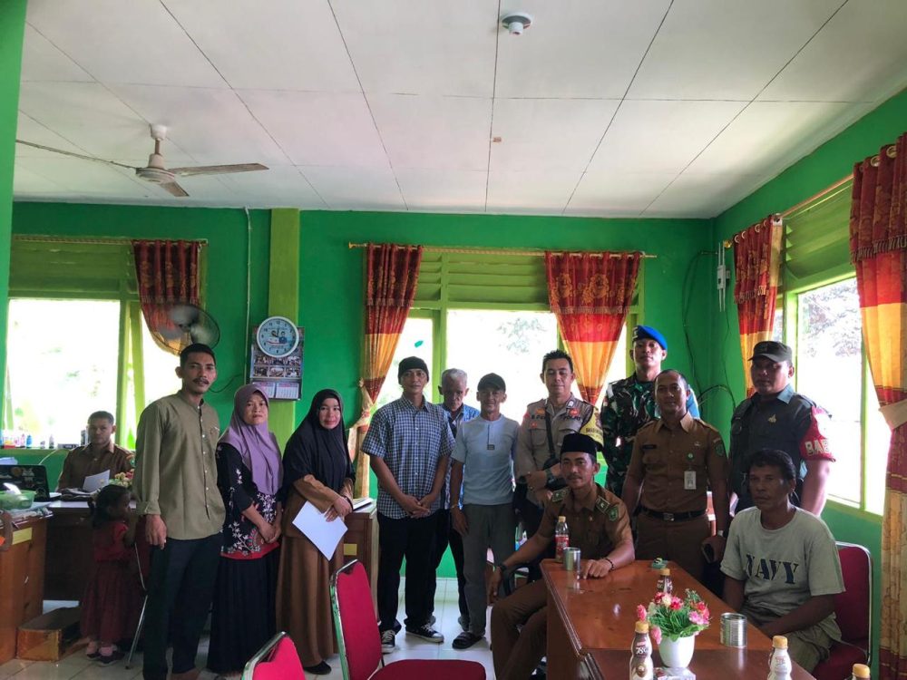Babinsa Serda Eko Sidik Hadiri Kegiatan Musyawarah Perubahan Penerima Dana BLT Babinsa Serda Eko Sidik Hadiri Kegiatan Musyawarah Perubahan Penerima Dana BLT