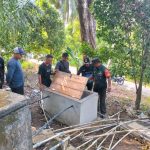 Babinsa Koramil 06/Serasan Bersama Perangkat Desa Arung Ayam Monitoring Kerusakan Pipa Air Bersih