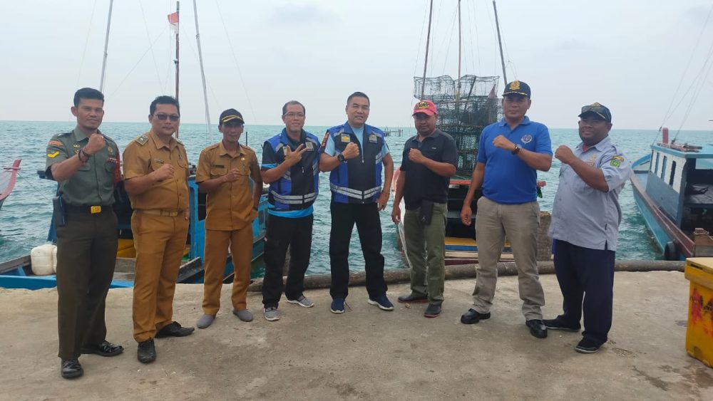 Babinsa Koramil 06/Serasan Turut Dampingi Dishub Tinjau Rencana Pelebaran Pelantar Rakyat Desa Air Nusa