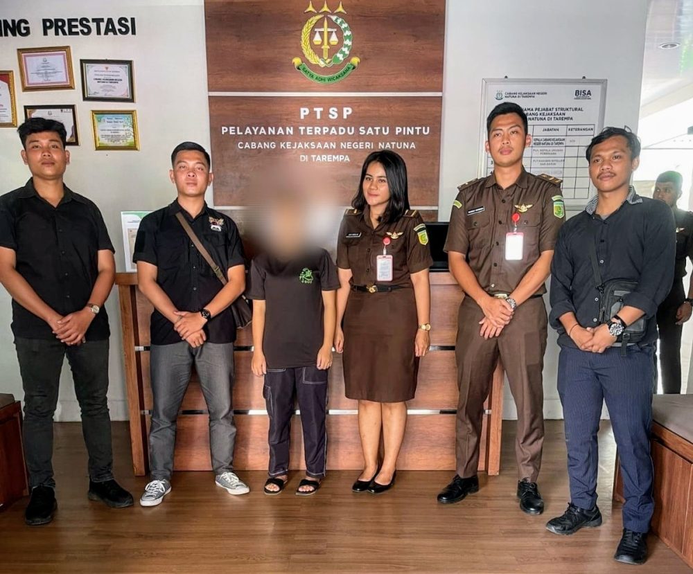 Satreskrim Polres Anambas Serahkan Tersangka dan Barang Bukti Kasus Tindak Pidana Pembunuhan