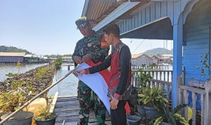 Sambut HUT Kemerdekaan RI Ke-79, Babinsa Sertu Jimson Ajak Warga Binaan Kibarkan Bendera Merah Putih
