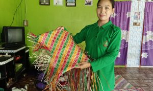 Ide Kreatif Anyaman Tikar Persit KCK Ranting Koramil 06/Serasan, Lestarikan Budaya Daerah