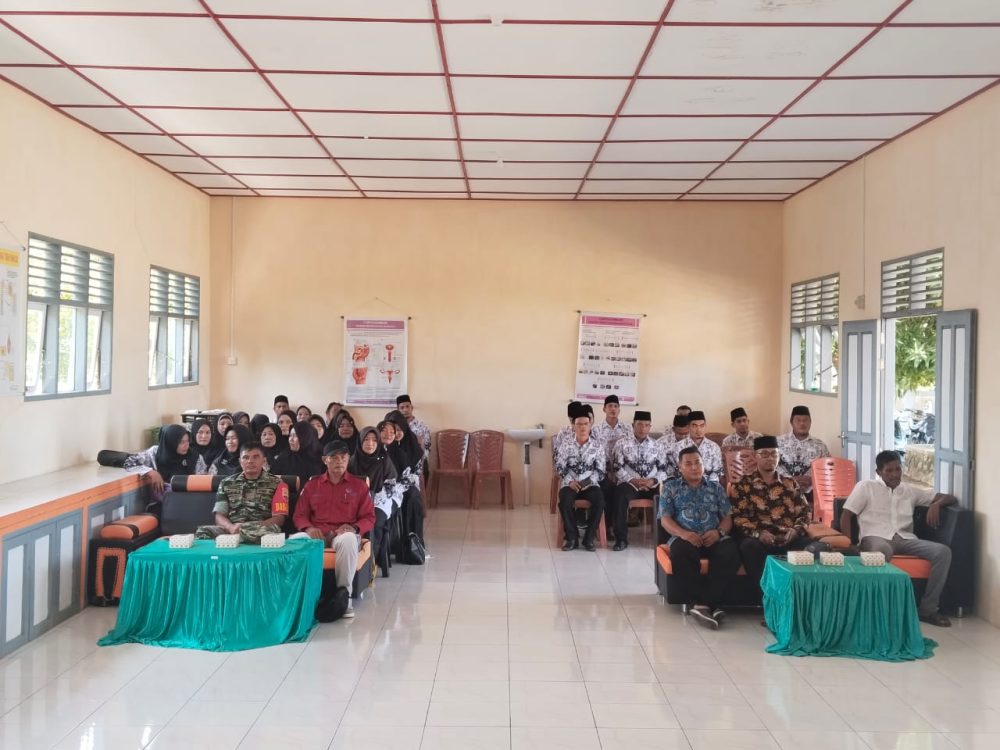 Babinsa Serda Mandala Menghadiri Pelantikan Pengurus Cabang PGRI Seluan
