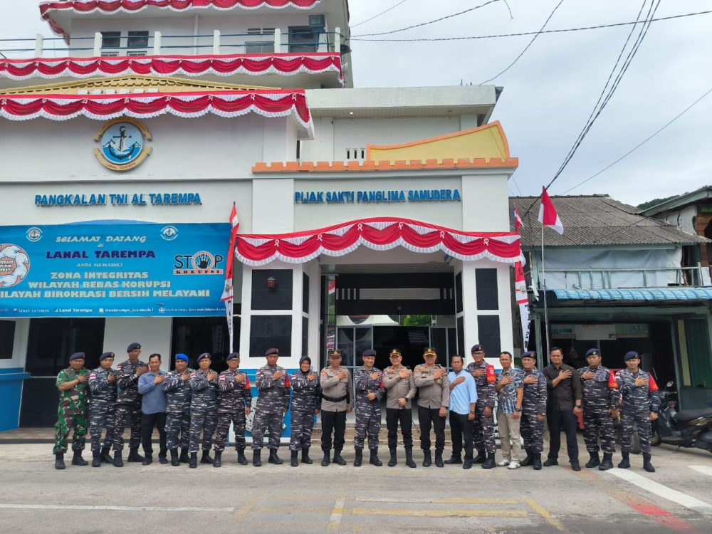Danlanal Tarempa menerima kunjungan silaturahmi Kapolres Kepulauan Anambas baru Danlanal Tarempa menerima kunjungan silaturahmi Kapolres Kepulauan Anambas baru