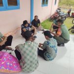 Tingkatkan Silaturrahmi, Babinsa Serka Saroji Komsos Dengan Warga Desa Meliah Selatan
