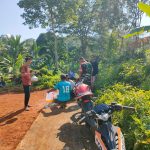 Babinsa Serda Suwadi Jalin Komsos Dengan Warga Binaan Desa Pian Tengah Babinsa Serda Suwadi Jalin Komsos Dengan Warga Binaan Desa Pian Tengah