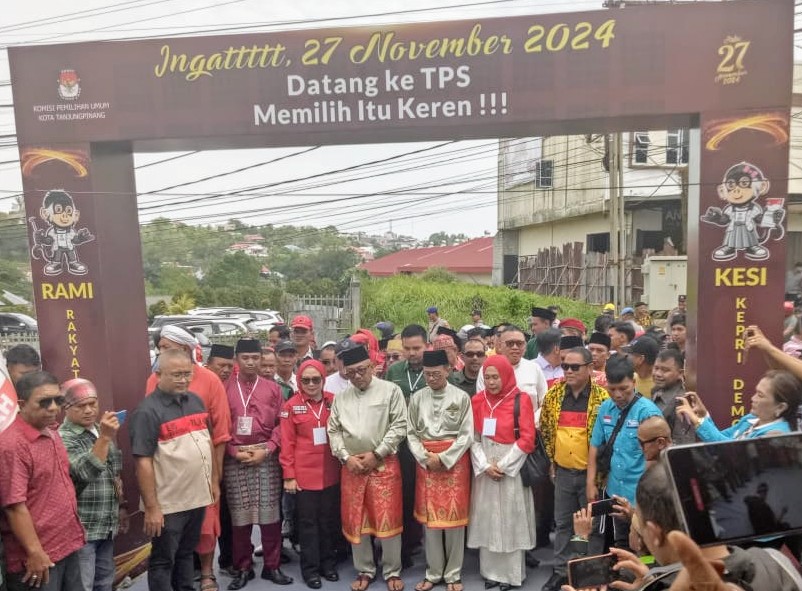 Lis – Raja Deklarasi dan Langsung Mendaftar ke KPU Kota Tanjungpinang
