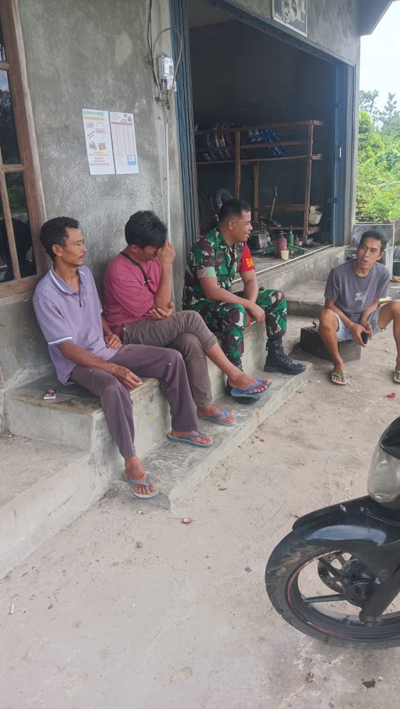 Lagi, Babinsa Serda Nabawi Jalin Komsos Dengan Warga Binaan Lagi, Babinsa Serda Nabawi Jalin Komsos Dengan Warga Binaan
