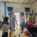 Jaga sinergitas, Babinsa Sertu Hendry Kembali Jalin Komsos Dengan Staf Desa Air Nusa