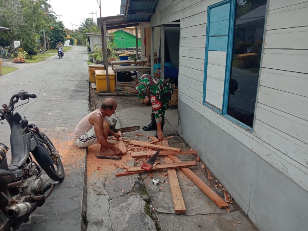 Melalui Komsos, Babinsa Serka Saroji Himbau Warga Jaga Situasi Kamtibmas