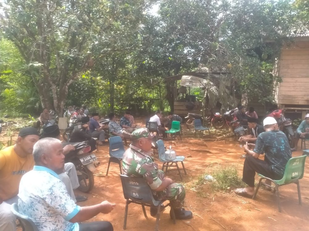 Peduli Sesama, Babinsa Serti Syaifullah Melayat Warga Binaan Yang Tutup Usia