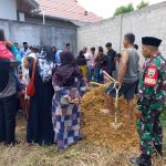 Bentuk Empati, Babinsa Serda Fredy Takziah Salah Seorang Warga Binaan Yang Tutup Usia Bentuk Empati, Babinsa Serda Fredy Takziah Salah Seorang Warga Binaan Yang Tutup Usia