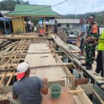 Babinsa Sertu Hendry Tinjau Pengerjaan Proyek Pelantar Desa Air Nusa Babinsa Sertu Hendry Tinjau Pengerjaan Proyek Pelantar Desa Air Nusa
