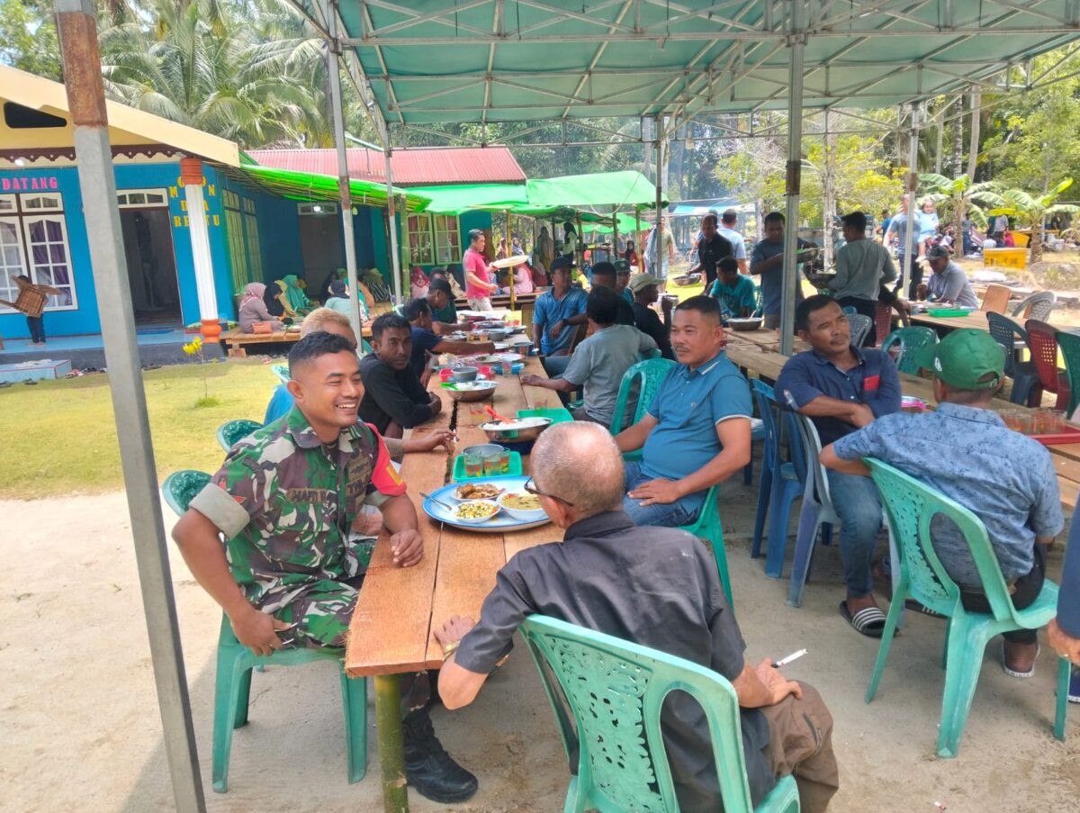 Bentuk Silaturrahmi, Babinsa Kopda Hafit Hadiri Pesta Pernikahan Warga Binaan Bentuk Silaturrahmi, Babinsa Kopda Hafit Hadiri Pesta Pernikahan Warga Binaan