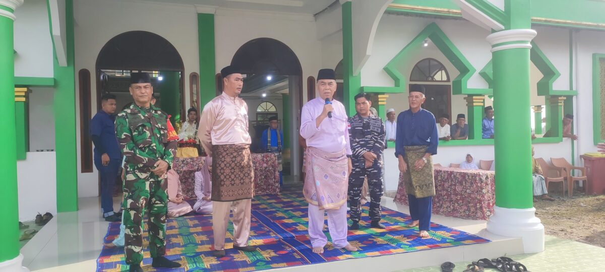 Plh. Danramil 06/Serasan Dampingi Bupati, Lepas Peserta Pawai Peringatan Maulid Nabi Muhammad SAW