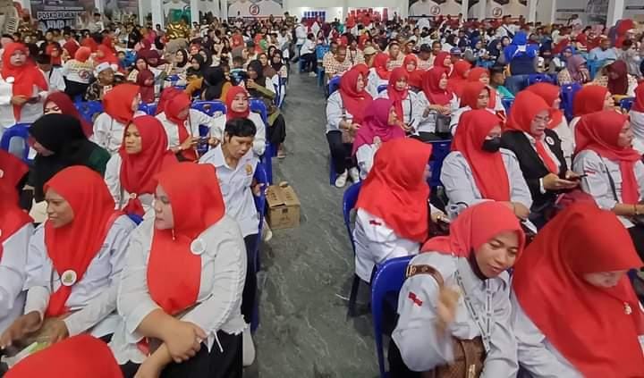 Ribuan Warga Batam Padati Kediaman Saparuddin Muda Ingin Bersua Rudi-Rafiq Ribuan Warga Batam Padati Kediaman Saparuddin Muda Ingin Bersua Rudi-Rafiq