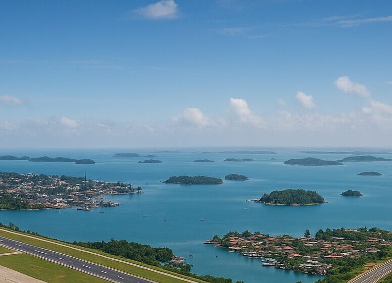 Kepulauan Riau: Dari Kawasan Maritim Menuju Pusat Pertumbuhan Ekonomi dan Pariwisata