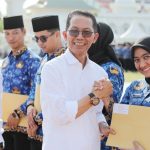 1.980 CPNS dan PPPK Resmi Diangkat, Wali Kota Batam Tekankan Profesionalisme ASN 1.980 CPNS dan PPPK Resmi Diangkat, Wali Kota Batam Tekankan Profesionalisme ASN