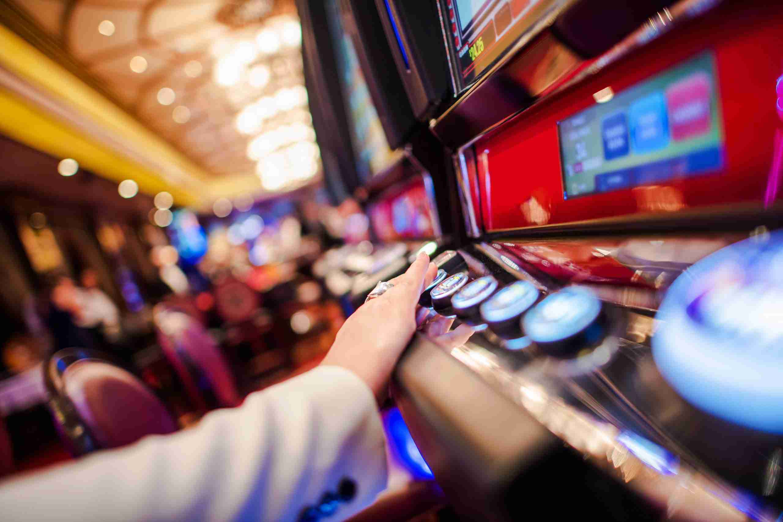 Max Zone “Kebal Hukum”: Dugaan Keterlibatan Oknum Dewan dan Oknum Wartawan Max Zone “Kebal Hukum”: Dugaan Keterlibatan Oknum Dewan dan Oknum Wartawan