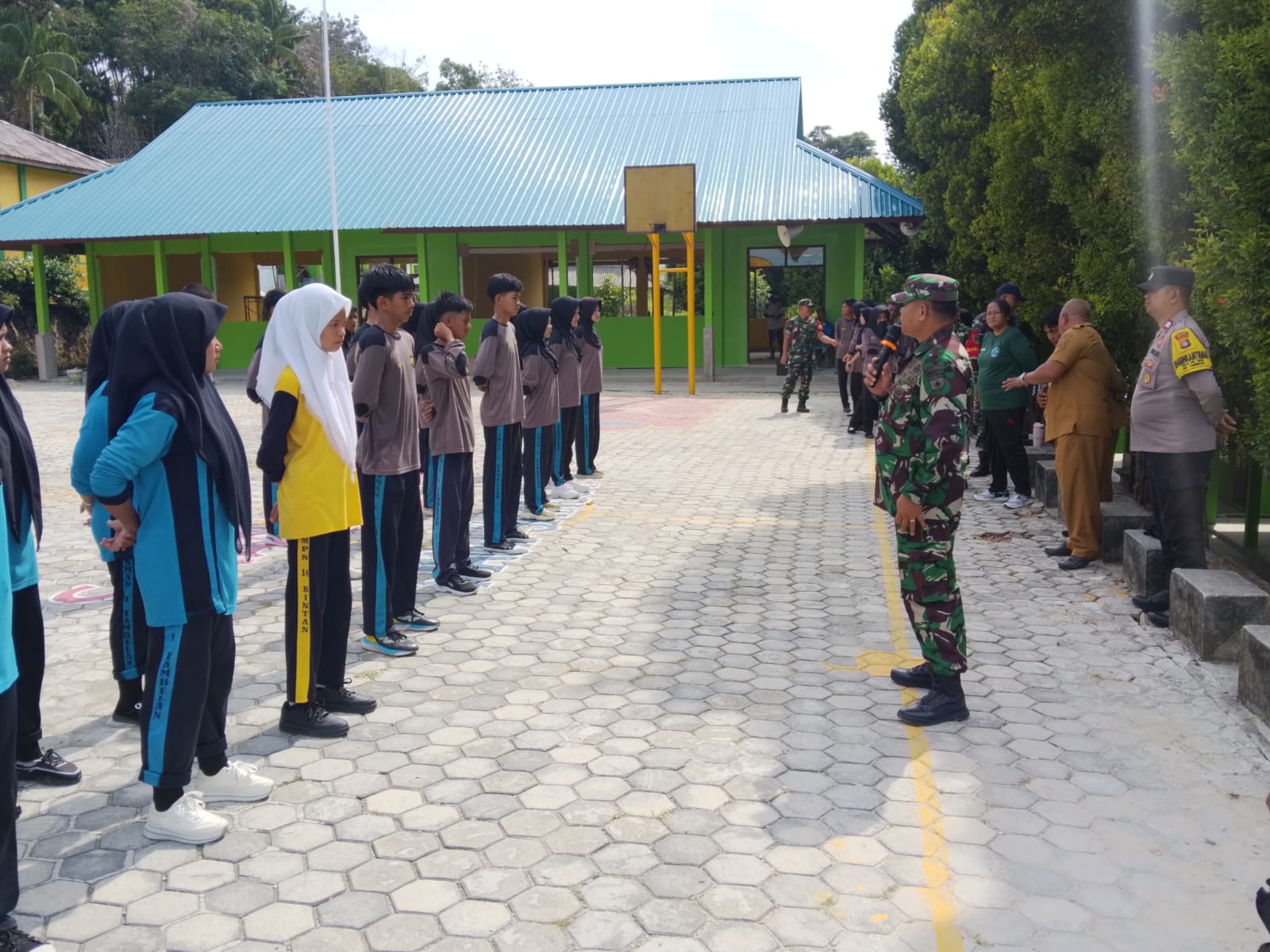 Sinergi TNI-Polri dan Panitia PHBN Seleksi Siswa SMAN 1 Tambelan untuk HUT RI