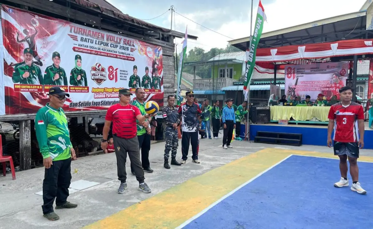 HUT RI KE-81 Danramil01/ Tambelan Hadiri Turnamen Bola Voli Di Desa Teluk Dalam HUT RI KE-81 Danramil01/ Tambelan Hadiri Turnamen Bola Voli Di Desa Teluk Dalam