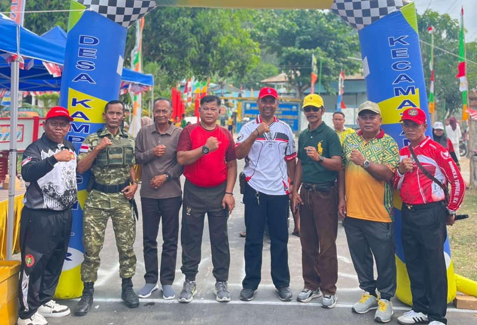 Peringatan HUT RI ke-81 di Tambelan Bintan Meriah, Danramil Lepas Pelepasan Gerak Jalan Warga
